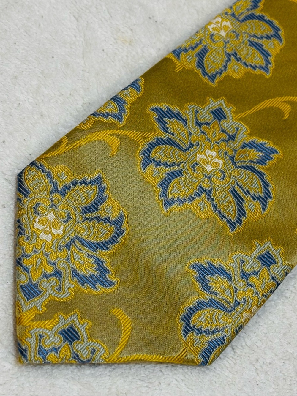 Brand New Stylish Tie By Steve Harvey